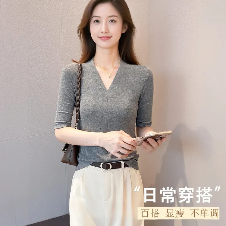 2025新款春秋半袖显瘦韩版黑色深V领外穿洋气t恤女五分袖打底上衣