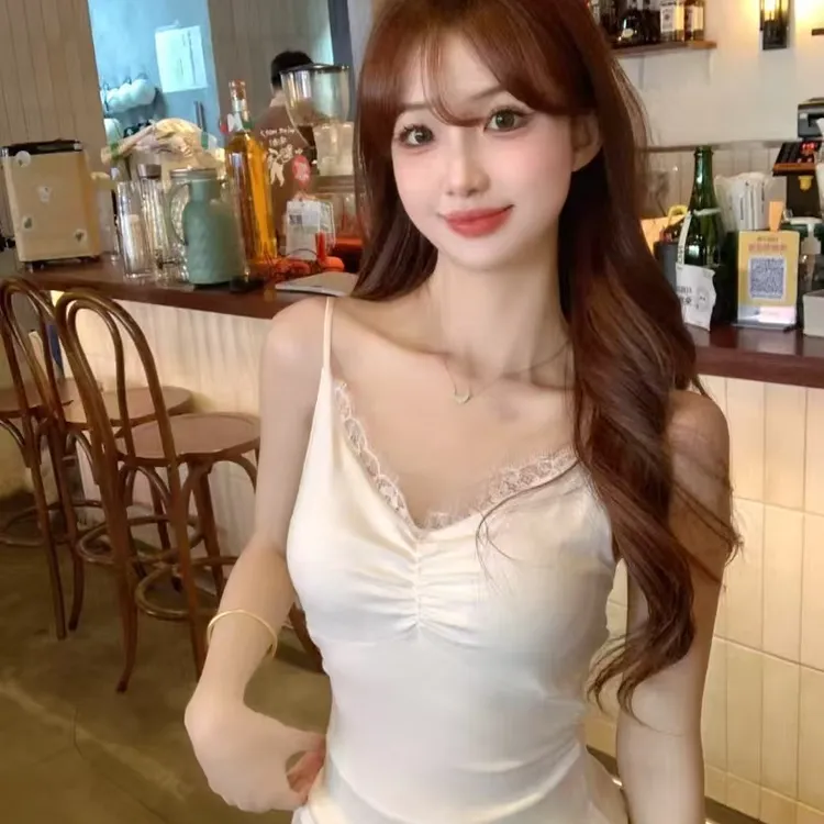 【蕾丝派对】纯欲蕾丝吊带带胸垫背心可调节肩带显瘦上衣内搭短T