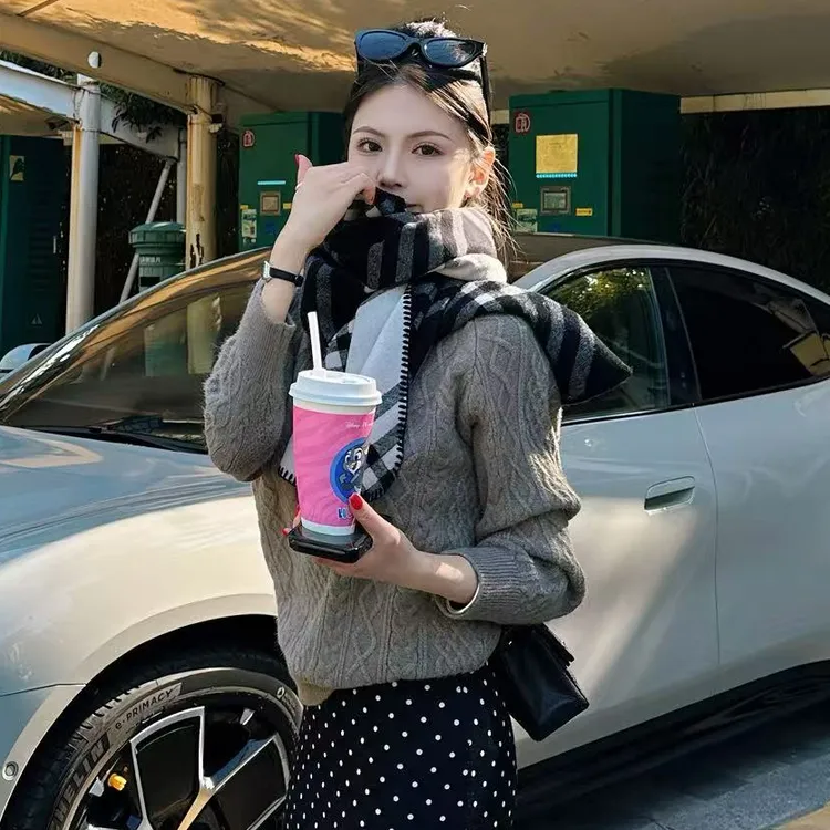 温柔系上衣时尚洋气麻花毛衣女秋冬加厚外穿套头毛衣高级感针织衫