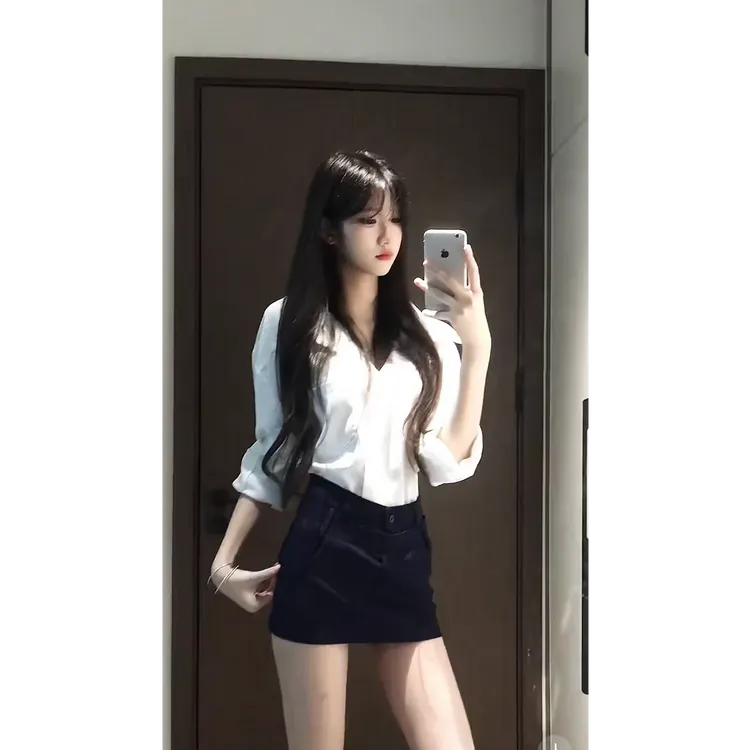 纯欲辣妹白色衬衫女秋季高级感复古气质长袖上衣女显瘦短裙两件套