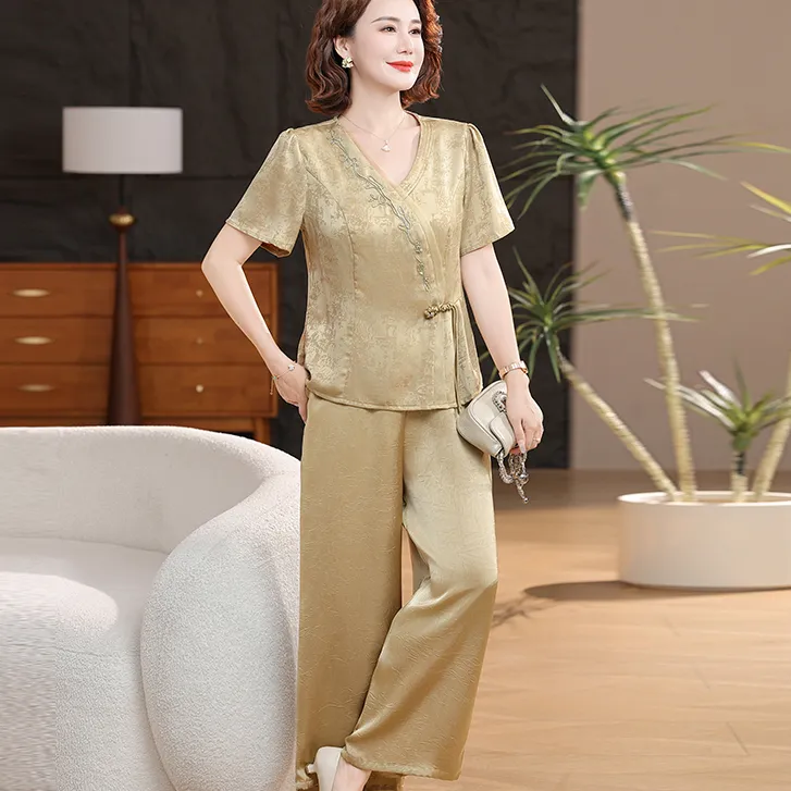 母亲节妈妈夏装印花t恤衬衫2025新款洋气小衫中老年女装上衣套装