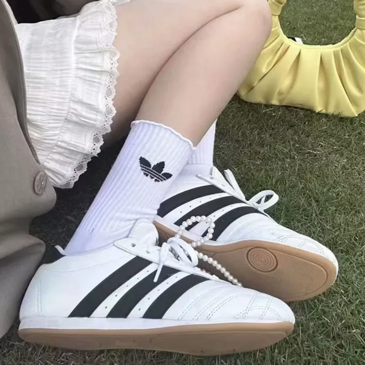 ADIDASTAEKWONDOLACEW休闲薄底跆拳道文化运动鞋 JS1194