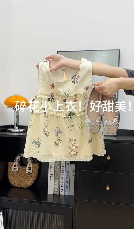 2025法式小甜美清新小花花气质设计感裙边蕾丝圆领薄款无袖上衣