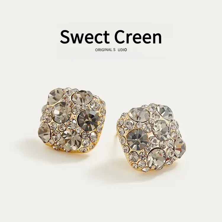 锌合金合成锆石耳饰 时尚典雅圆形浅茶色镶满锆石超亮银针女耳钉商品图