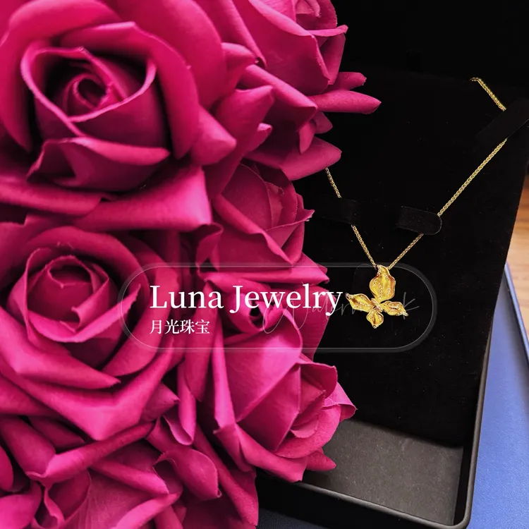 铜合金锆石吊坠 轻奢满镶鸢尾蝶吊坠项链