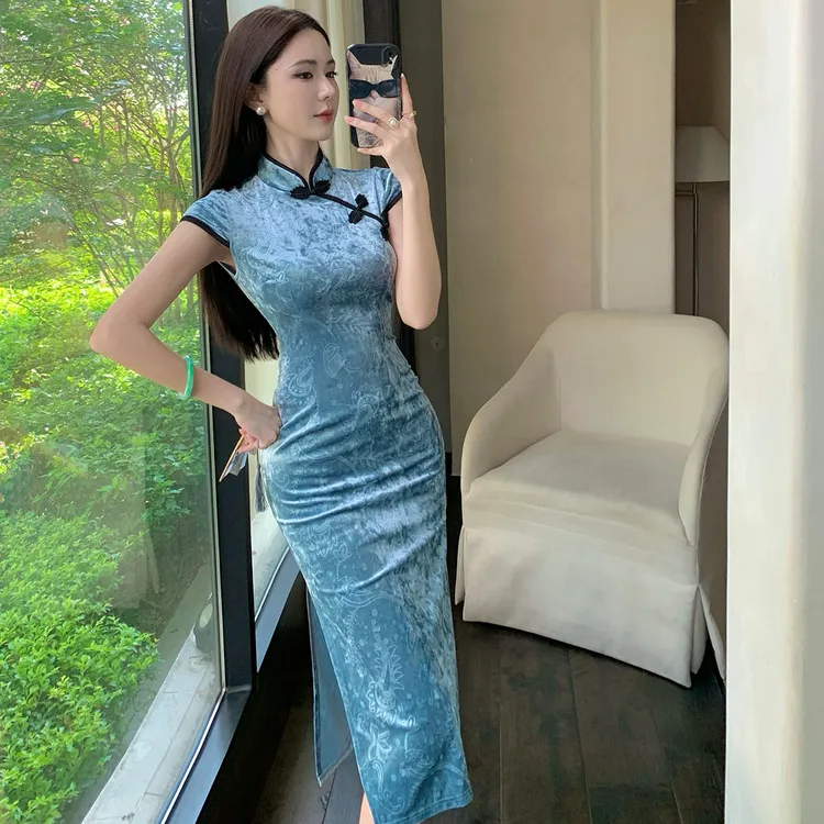新中式国风复古盘扣镂空立领改良旗袍丝绒压花性感开叉修身连衣裙