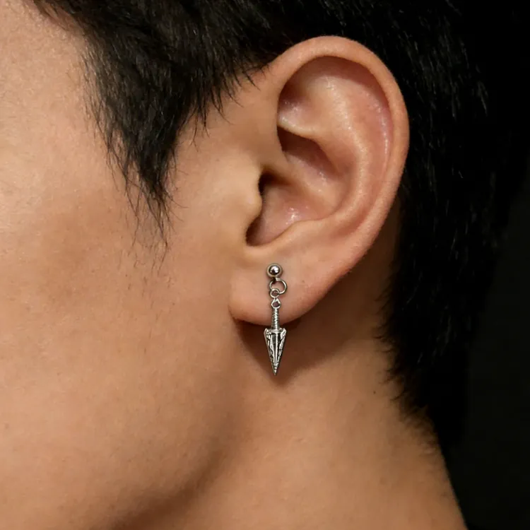 合金耳饰 原创设计阿卡丽镰刀耳钉男高级感个性百搭耳饰i潮流配饰