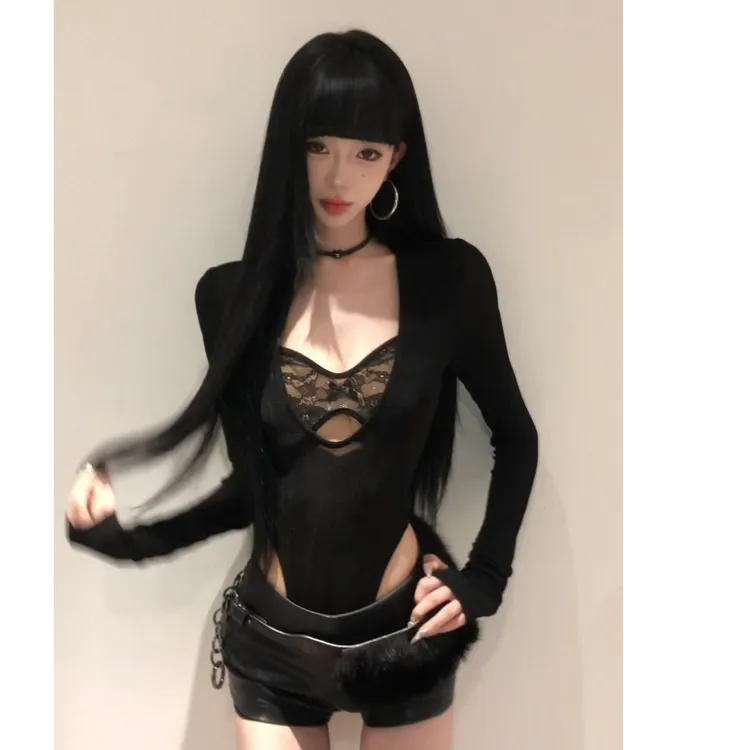 2025夏季新款美式辣妹蕾丝拼接V领长袖连体衣搭高腰显瘦短裤套装