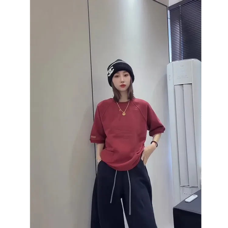 今年秋冬流行爆款穿搭女2025新款韩版减龄显瘦百搭设计感短袖T恤