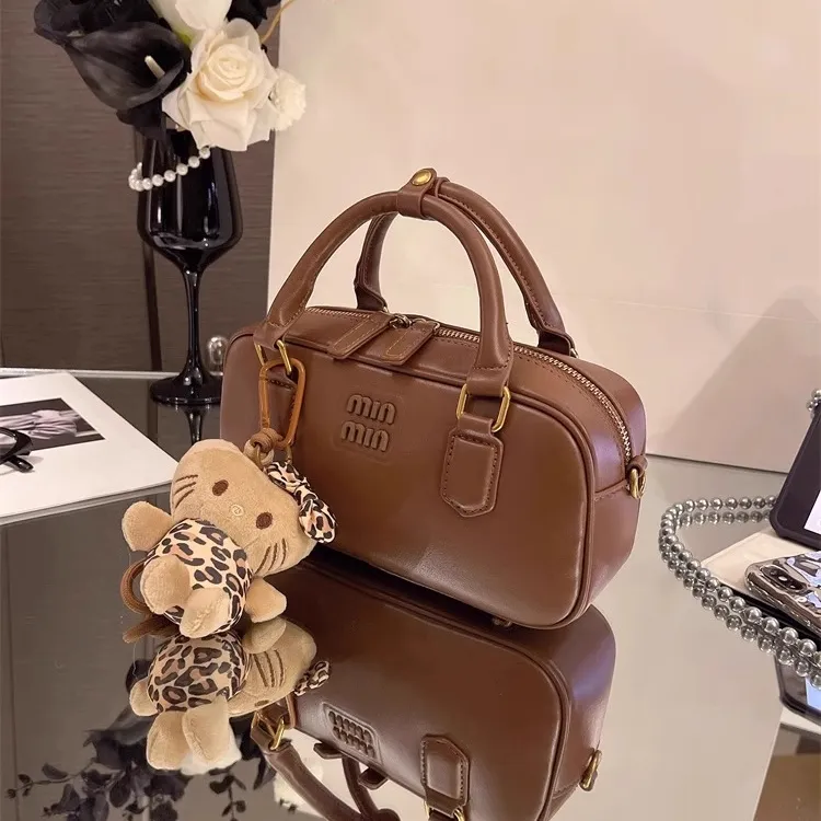 香港品牌2026秋冬新款小众设计手提保龄球包包时尚百搭单肩斜挎包