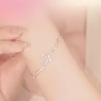老鳯祥 925银手链 蝶恋芳菲手链高级感围镶手链优雅纪念日礼物