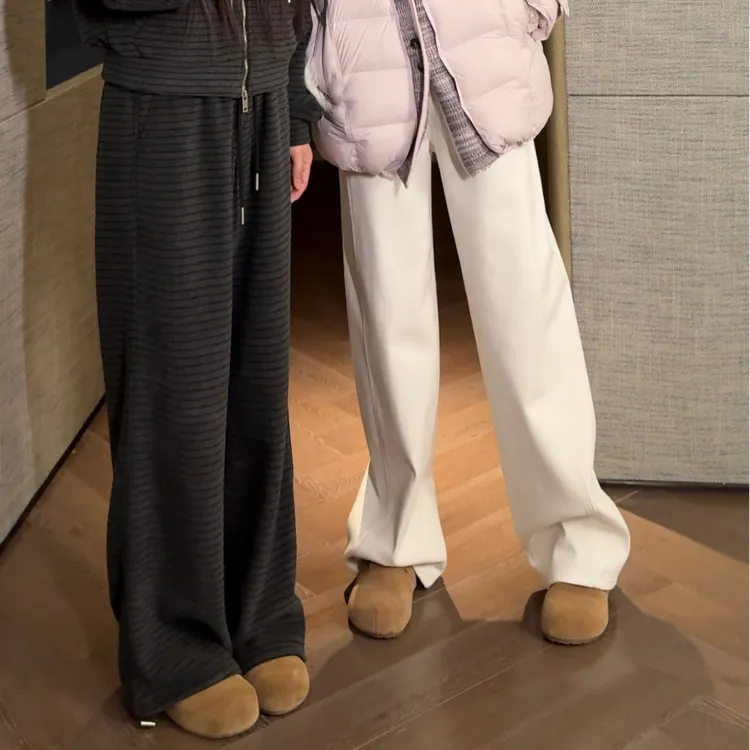 宿慕SUMU米白高腰显瘦加绒秋冬新款百搭立体裁剪弯刀牛仔裤35112