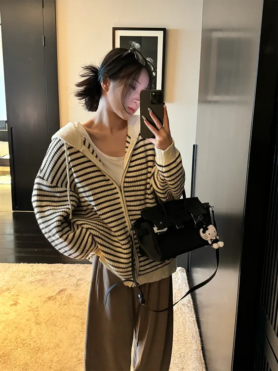 杏色新款连帽条纹针织开衫女秋季韩版宽松百搭加厚上衣毛衣外套