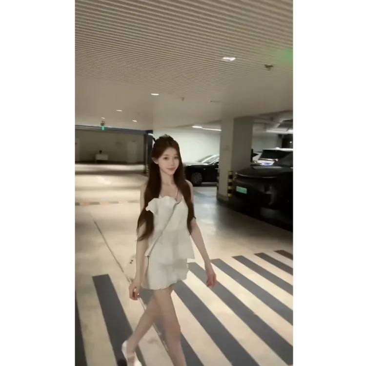 纯欲气质名媛风设计感白色吊带上衣女修身显瘦短裙两件套装夏季