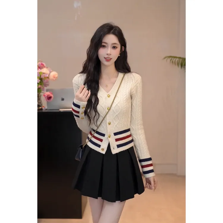 YUANLIANSU/圆脸酥【枫糖撞奶】法式复古小香风条纹撞色V领毛衣女