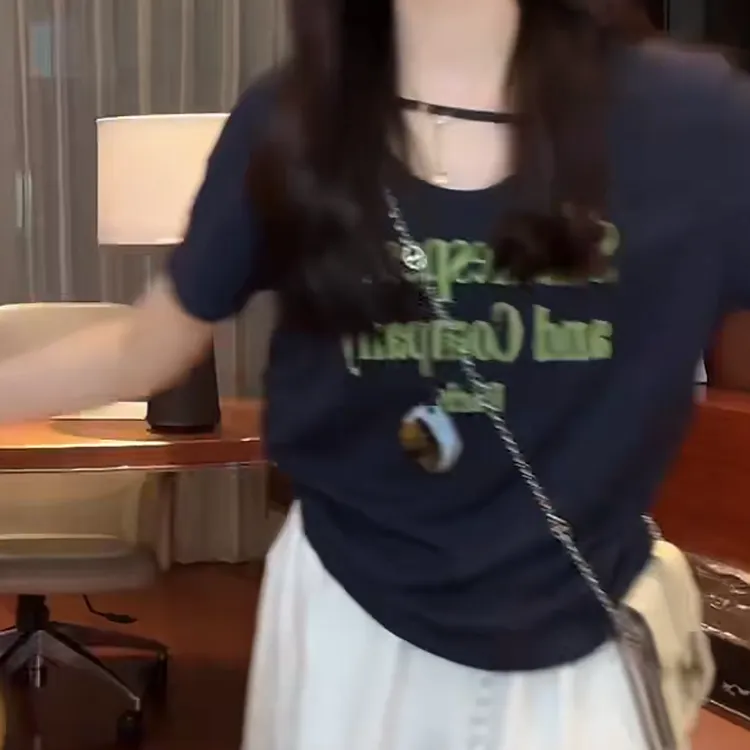 设计感时尚字母印花收腰短袖T恤女2025夏季新款时尚百搭通勤上衣