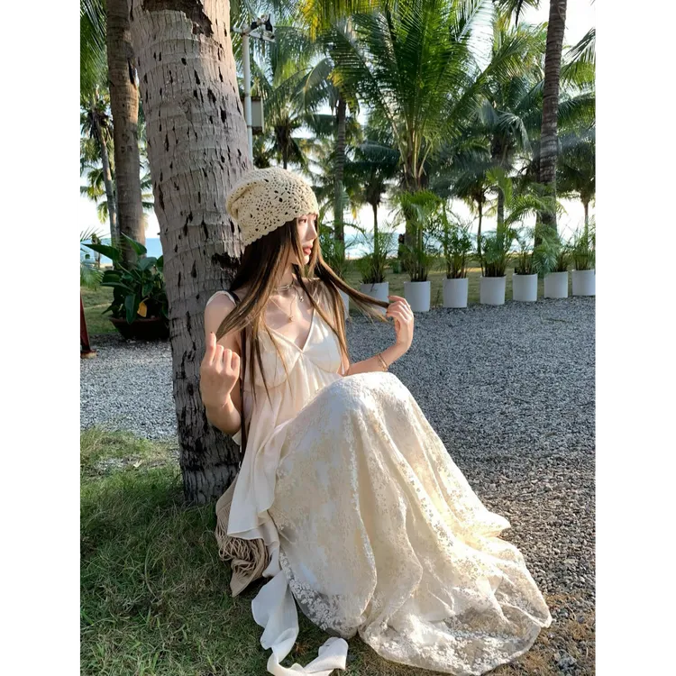 2025春季新款纯欲风性感别致设计V领重工刺绣蕾丝拼接仙女连衣裙