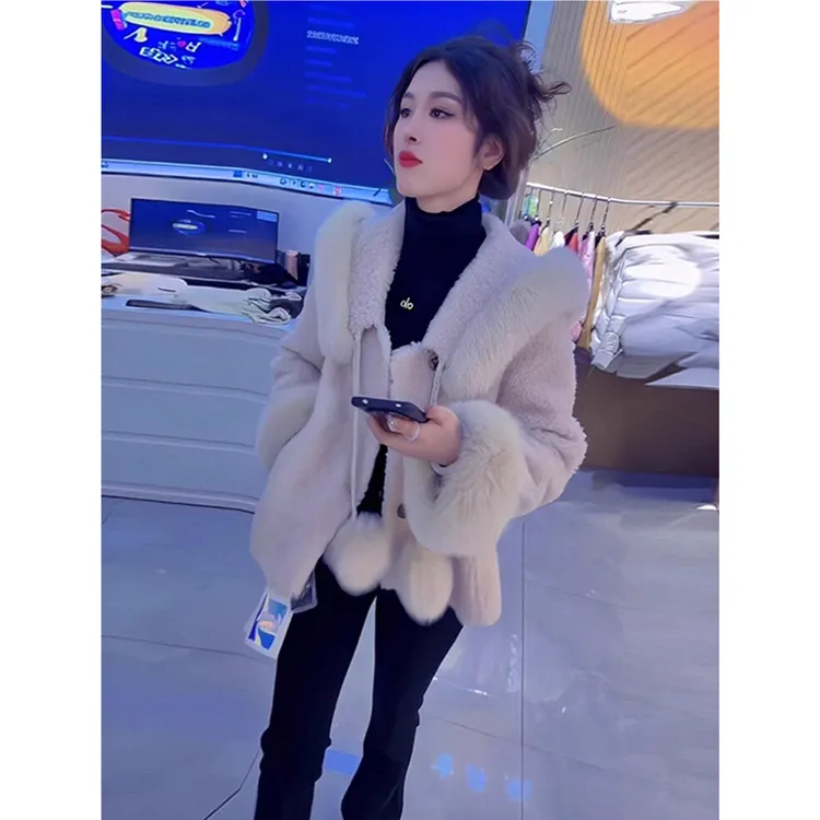 皮毛一体连帽毛领短款毛呢外套女冬季款保暖加厚奶呼呼毛绒绒大衣