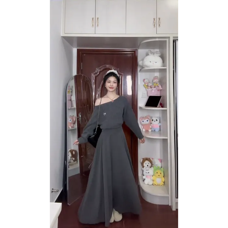 2025秋季新款斜肩收腰韩系慵懒风针织上衣搭高腰氛围感半身裙套装