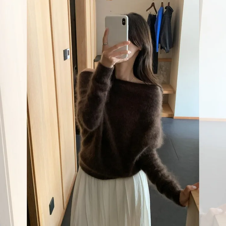 美拉德咖色毛茸茸软糯一字肩毛衣女秋冬穿搭慵懒露肩针织衫上衣