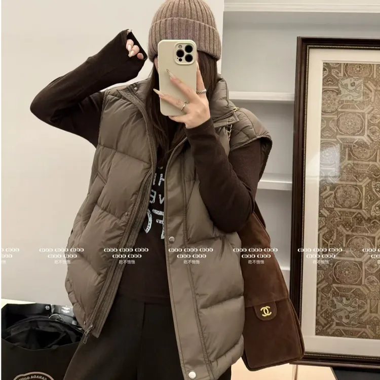 【吃不饱饱】大码 琥珀夜曲 设计感立领羽绒马甲背心宽松保暖4159