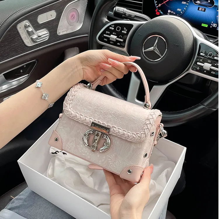 SKT STY粉色刺绣盒子包包女爆款2025新款百搭高级感手提斜挎小包