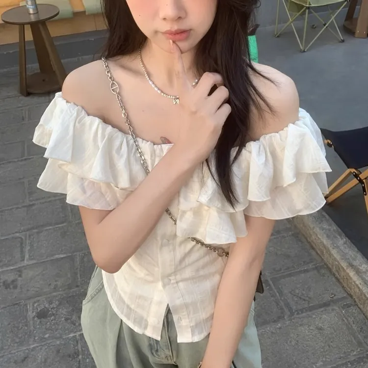 2025年温柔气质一字肩短袖衬衫女夏季法式荷叶边白色修身别致上衣
