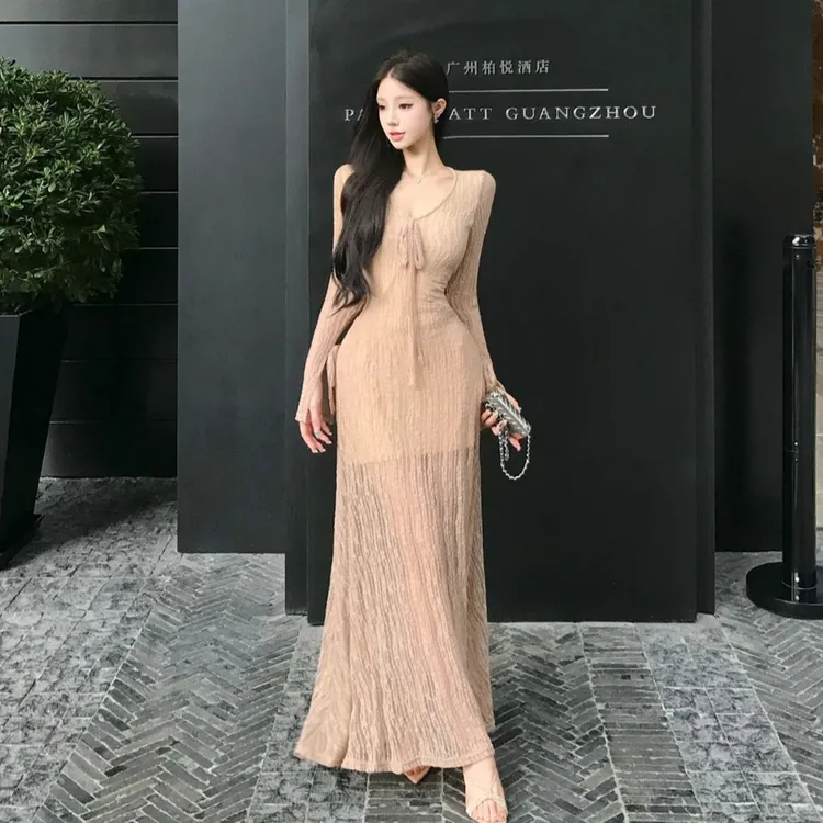秋季新款法式若隐若现的美感连衣裙蕾丝系带女复古氛围长袖包臀裙