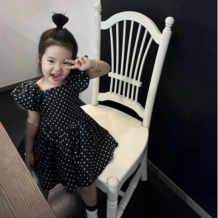 小思家女童2025夏季新款洋气法式别致设计感波点方领泡泡袖连衣裙