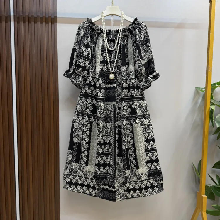 新款大码女装时尚圆领宽松遮肉显瘦碎花韩版连衣裙