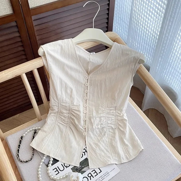 法式气质v领收腰衬衫女2025夏新款设计感小众时尚百搭显瘦上衣潮
