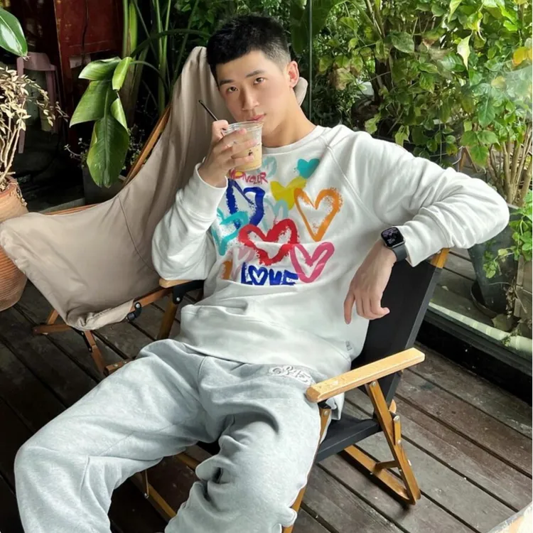 全新未使用 MONCLER 男女白色爱心涂鸦圆领卫衣宋茜同款101992