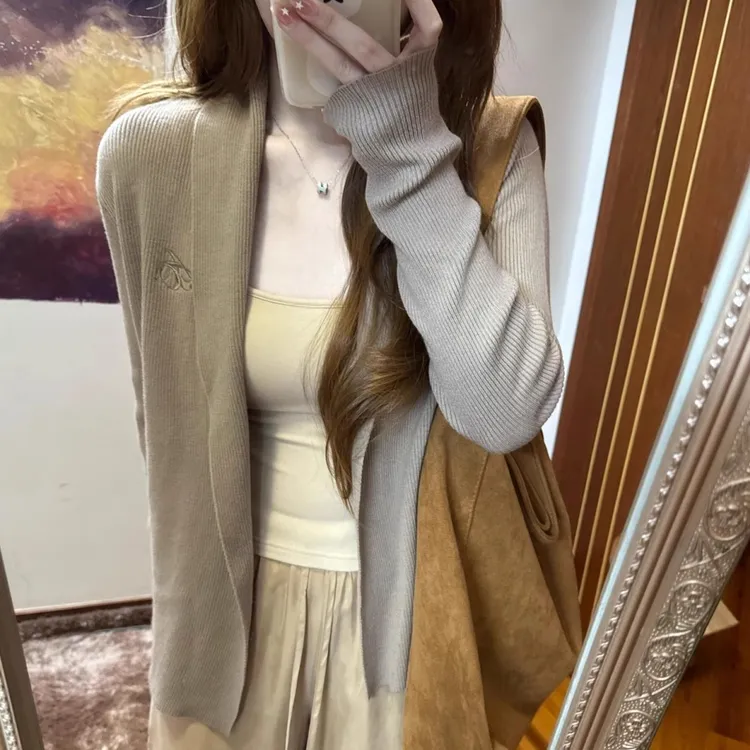 法式老钱风长袖针织开衫女外穿早秋季高级感穿搭宽松慵懒披肩毛衣