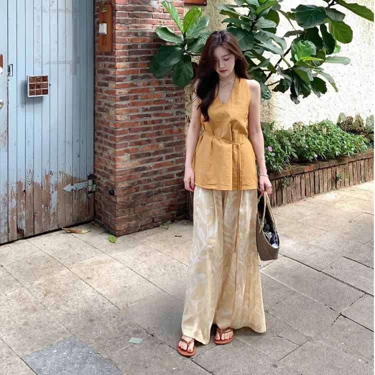 纯欲慵懒风穿搭套装女夏季多巴胺搭配一整套背心上衣阔腿裤两件套