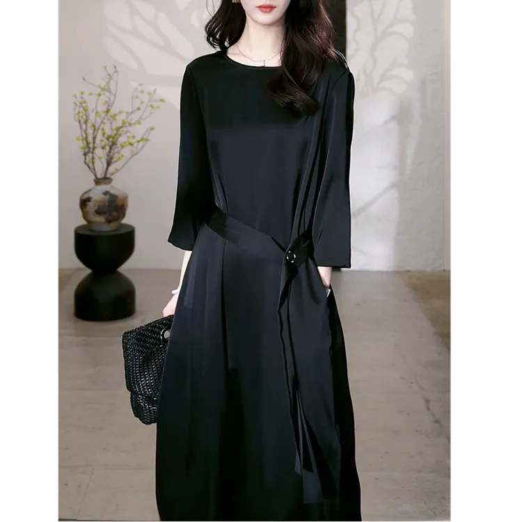 高档时尚收腰黑色连衣裙2025秋季新款百搭宽松显瘦减龄遮肉中长裙