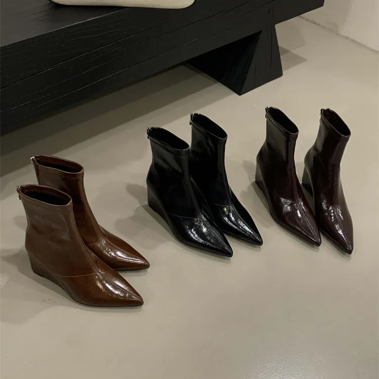 高级质感美拉德色系！棕色复古尖头坡跟短靴后拉链瘦瘦靴高跟靴子