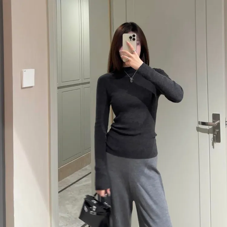 韩系半高领深灰色羊毛针织打底衫女秋冬新款气质通勤薄款紧身毛衣