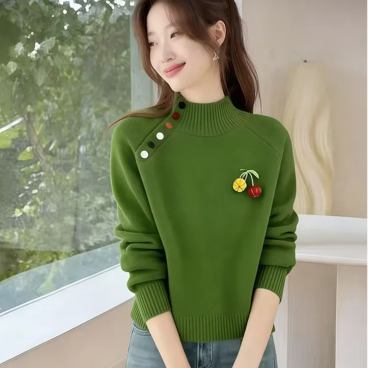 时尚内搭半高领针织打底衫毛衣女秋冬大码显瘦设计感彩色纽扣上衣