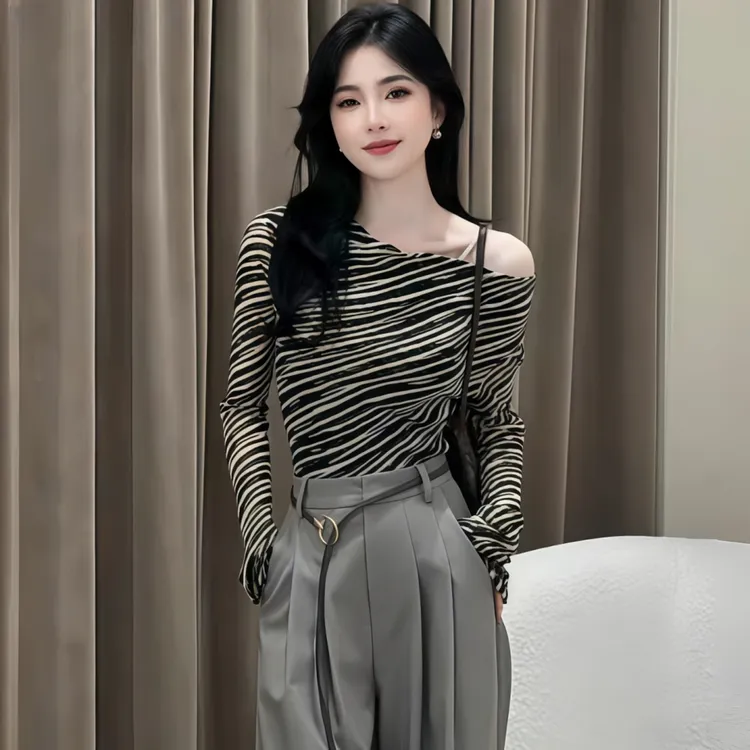 时尚斑马纹长袖t恤女早秋新款设计感修身显瘦打底衫洋气百搭上衣