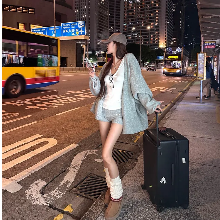 ins休闲风上衣开衫秋季新款时尚套装休闲百搭气质显瘦性感短裤女