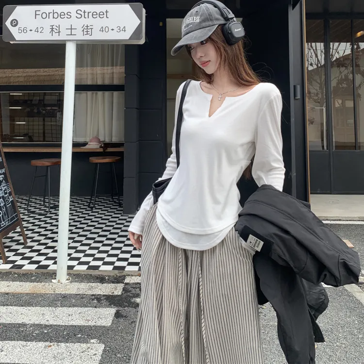 美式复古纯色V领长袖t恤女秋季设计感小众修身简单大方气质上衣潮