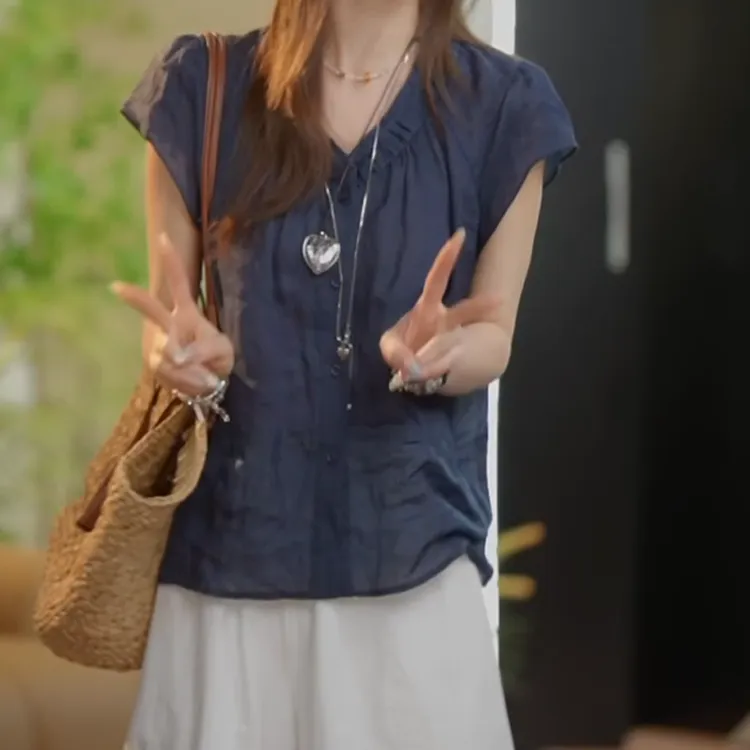 极简至上2025夏装法式V领褶皱设计短袖衬衫