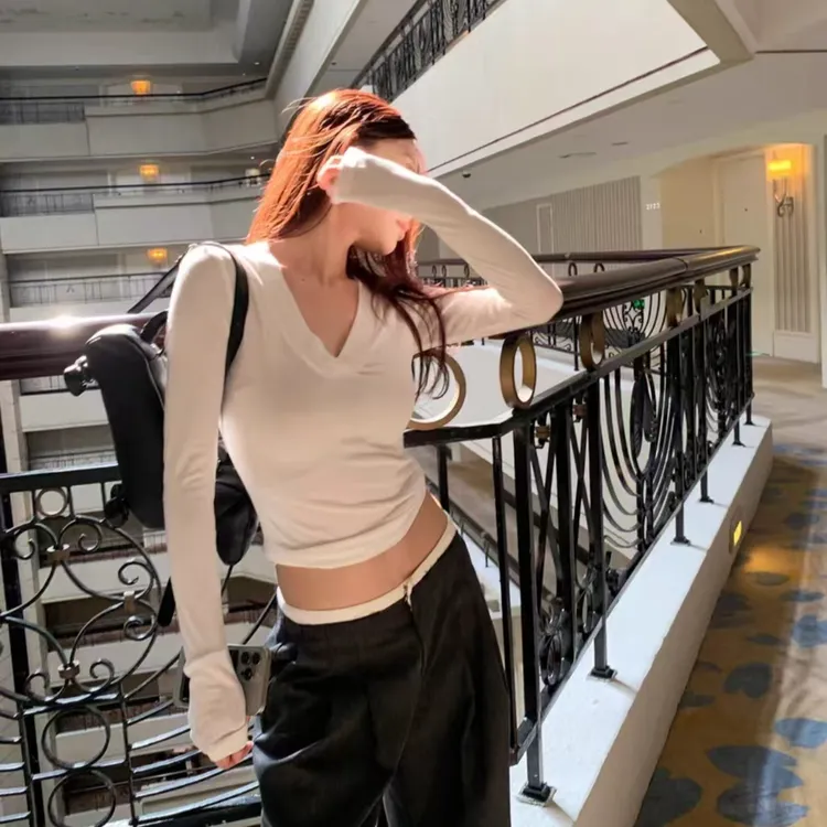 【破价浮力】性感辣妹水波云柔软正肩剪刀V领 修身百搭上衣长袖女