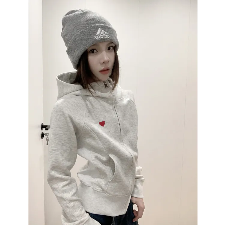 韩系爱心刺绣灰色卫衣外套女2025新款秋季小个子短款修身拉链开衫
