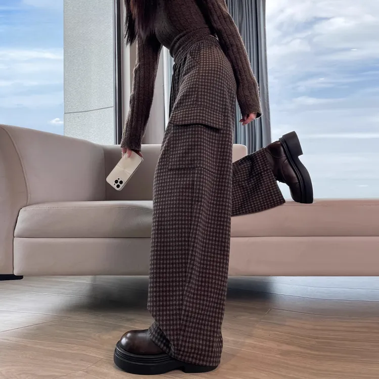 咖色毛呢针织格子工装裤女秋冬季2025新款高腰运动宽松弯刀阔腿裤