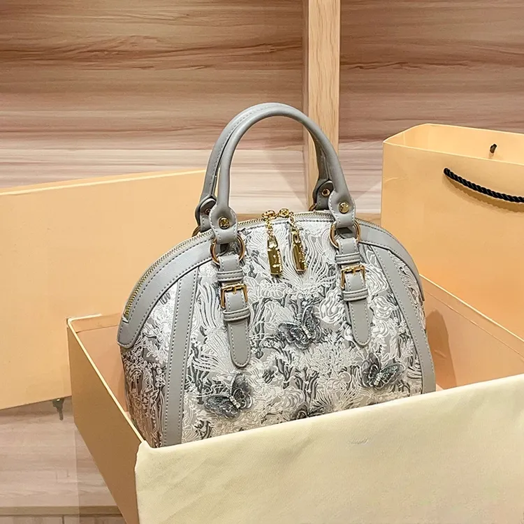 香港品牌包包女2025新款时尚通勤大容量斜挎包真皮手提单肩贝壳包