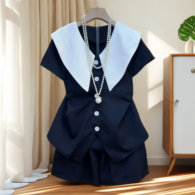 2025夏季新款气质名媛风时尚套装修身开衫短袖衬衣+纯色短裤套装