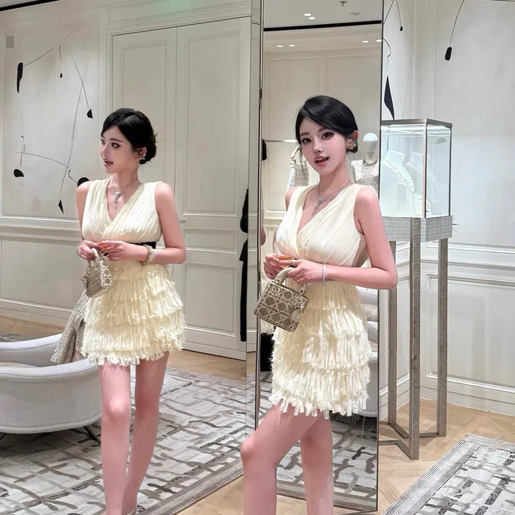 法式甜美气质V领褶皱无袖连衣裙富家千金重工流苏仙女公主蛋糕裙