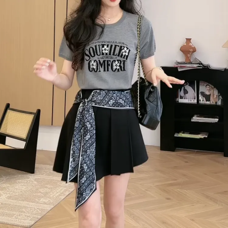 【旷野风眠】2025时尚薄款短袖+飘带不规则百褶裙套装LK2504008