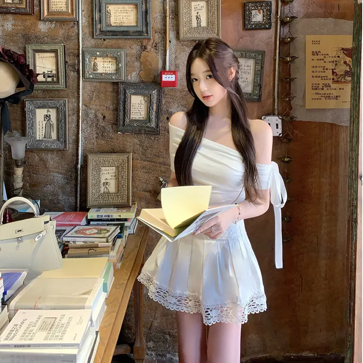 白色一字肩短袖T恤女夏季2025新款设计感小众别致性感气质上衣潮
